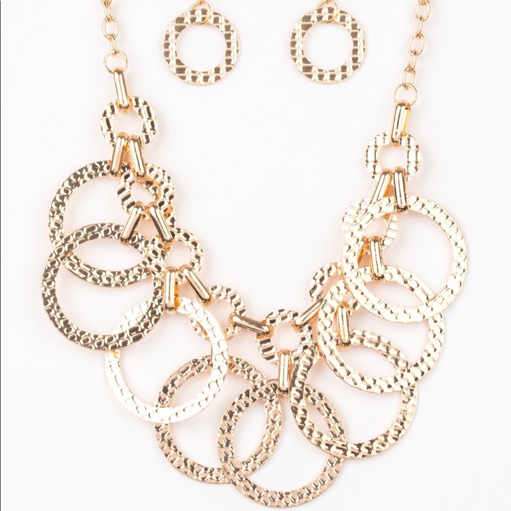 Paparazzi Gold neacklace